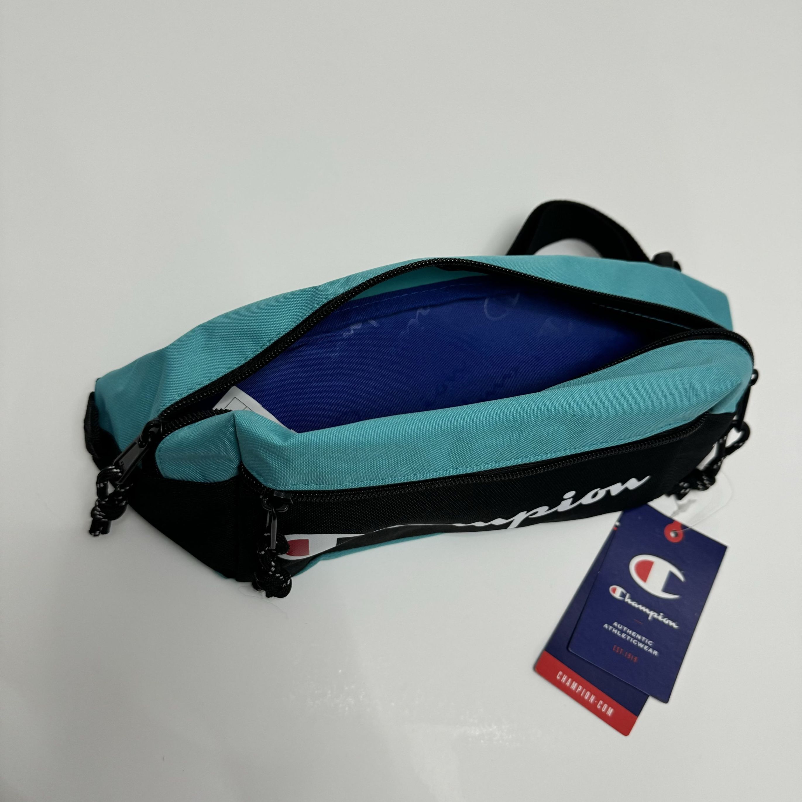 cha001-cangurera-negra-con-azul-turqueza-  