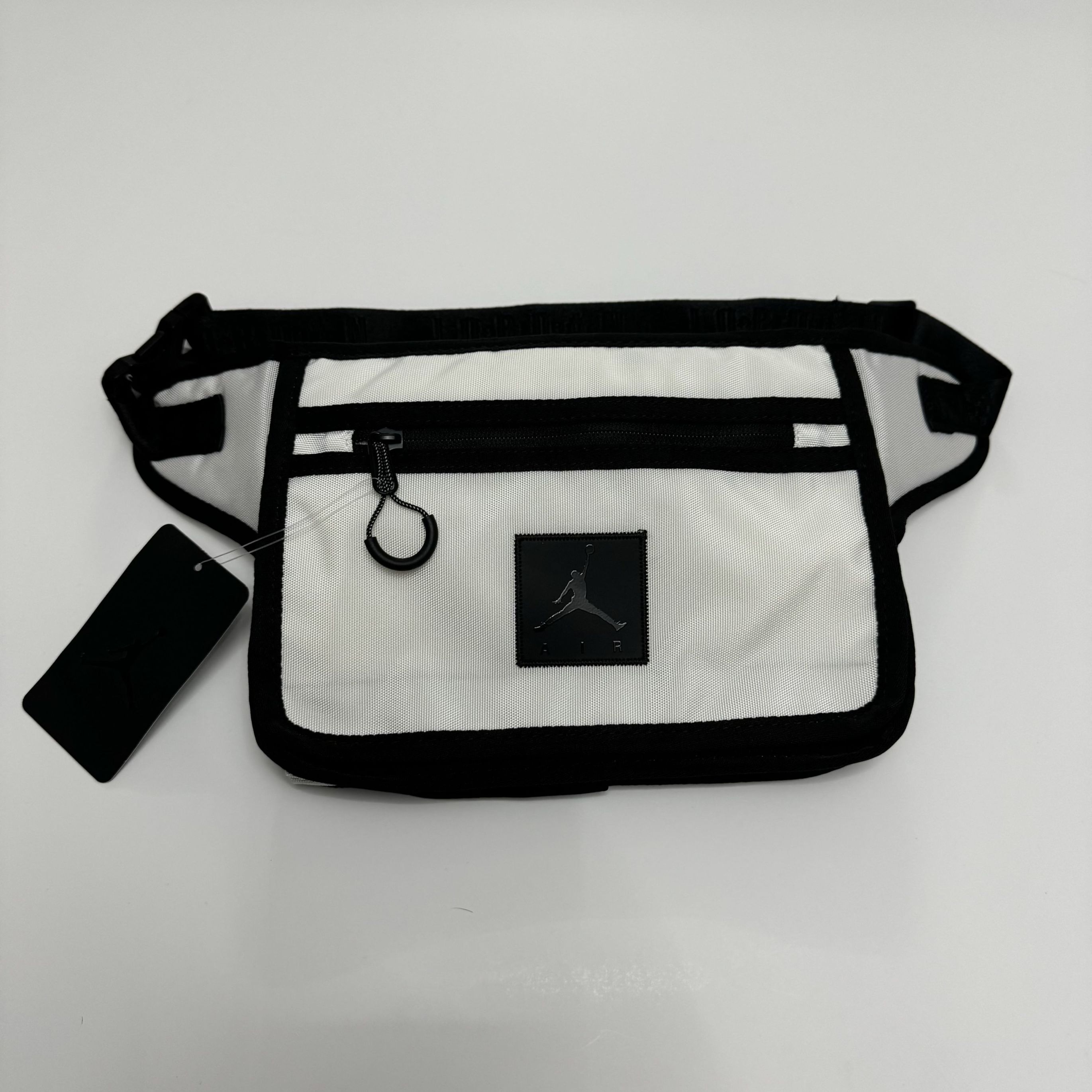 Cangurera blanco con negro Jordan