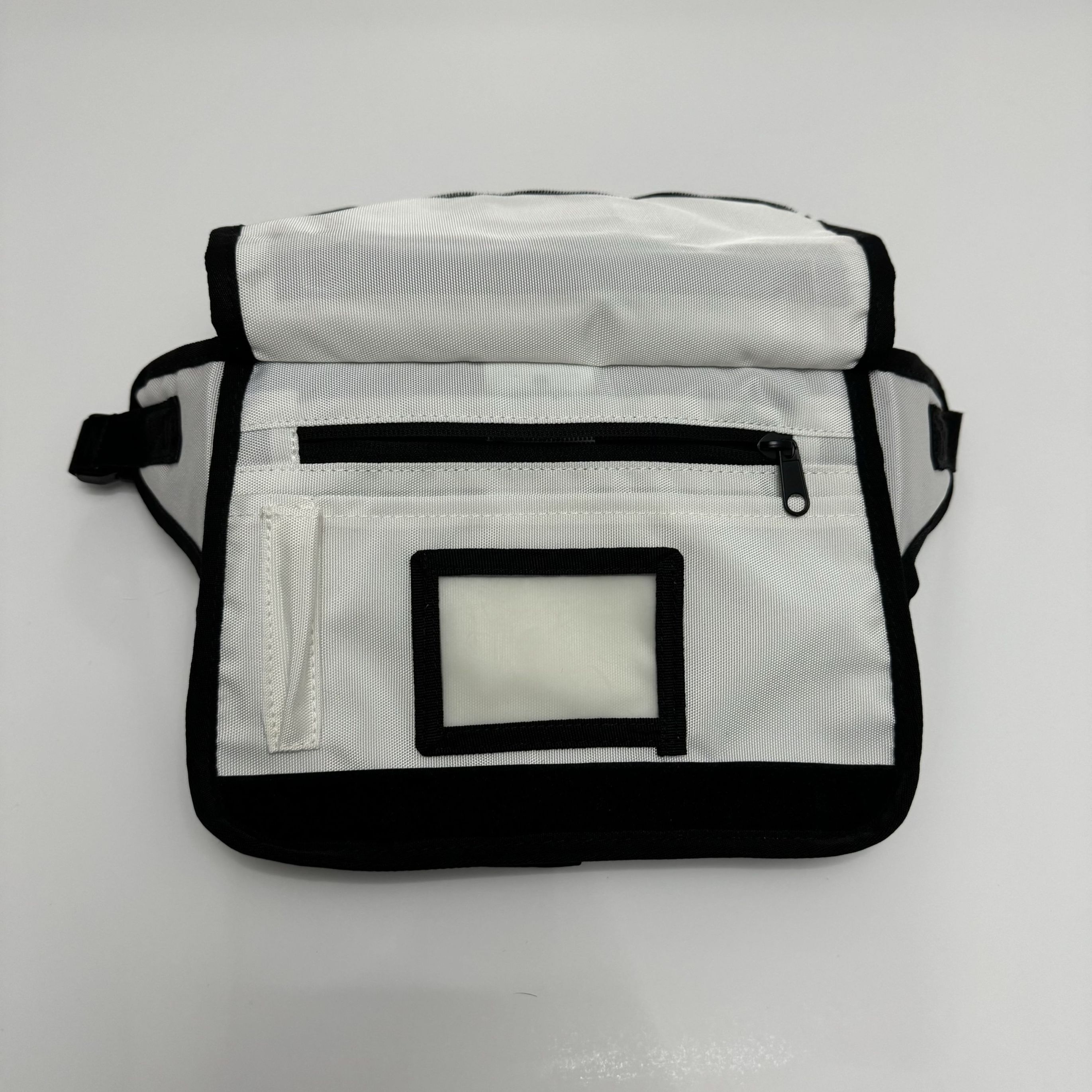 nike001-cangurera-blanco-con-negro-jordan-  