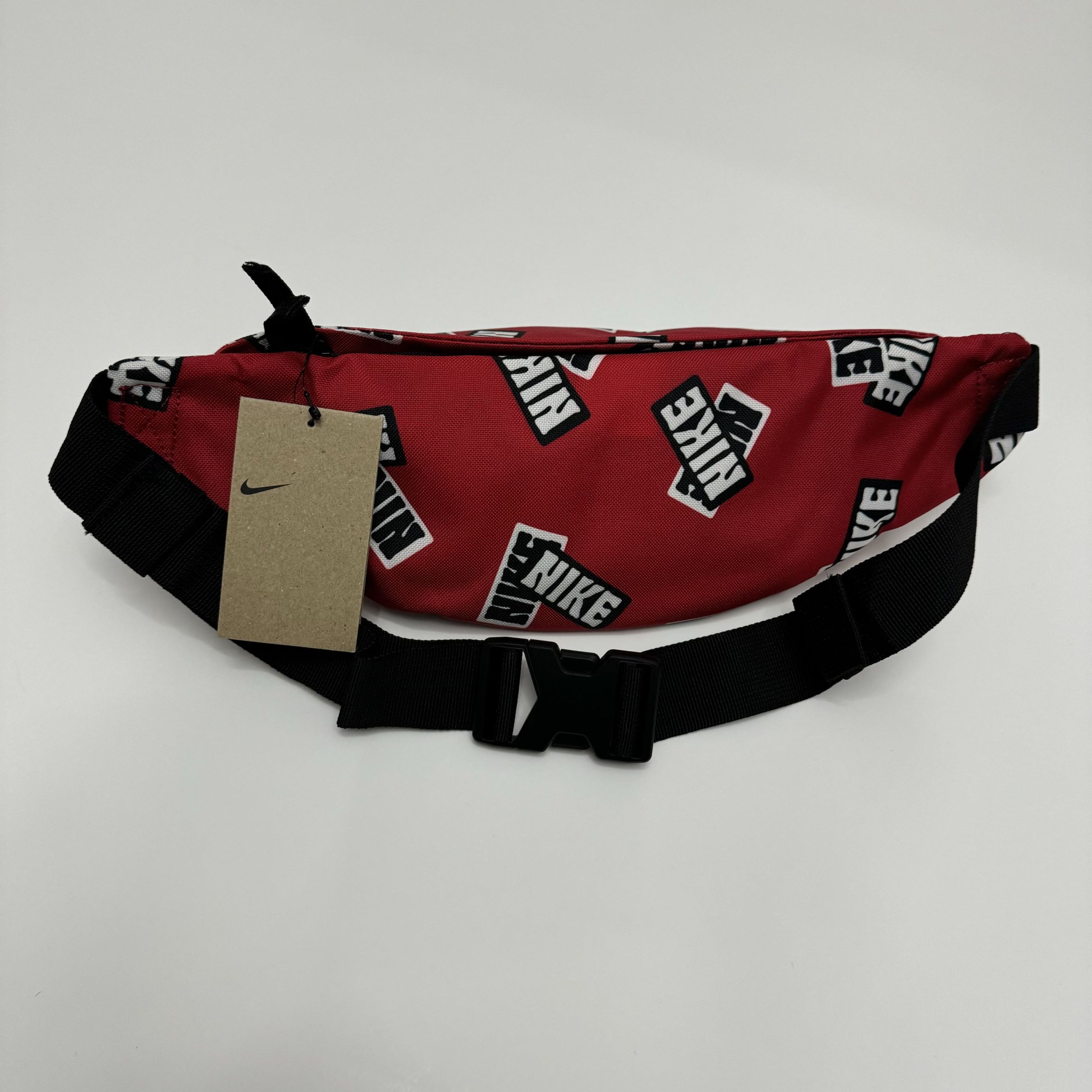 nike002-cangurera-rojo-con-cuadros-nike-  
