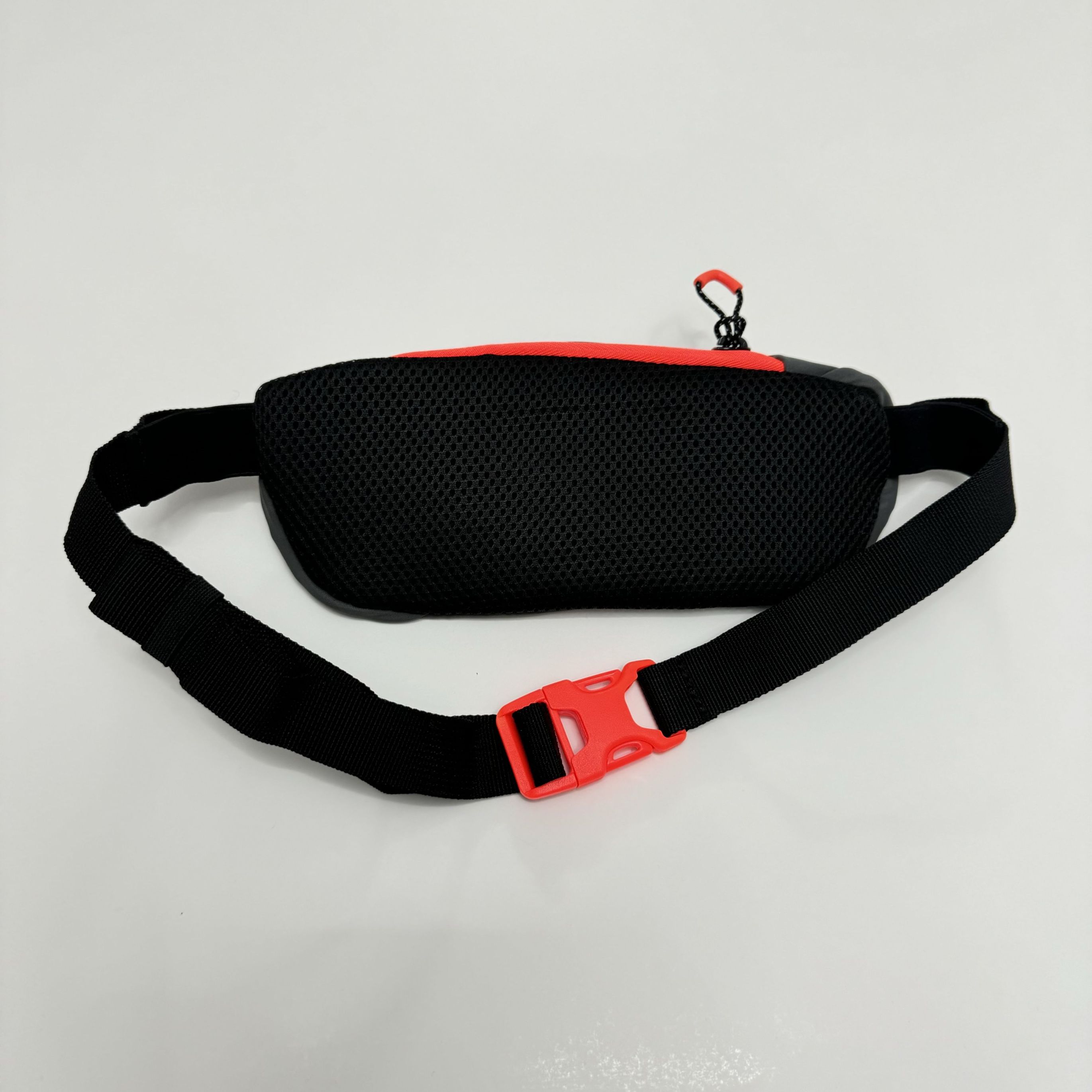 puma001-cangurera-gris-cierre-naranja-  