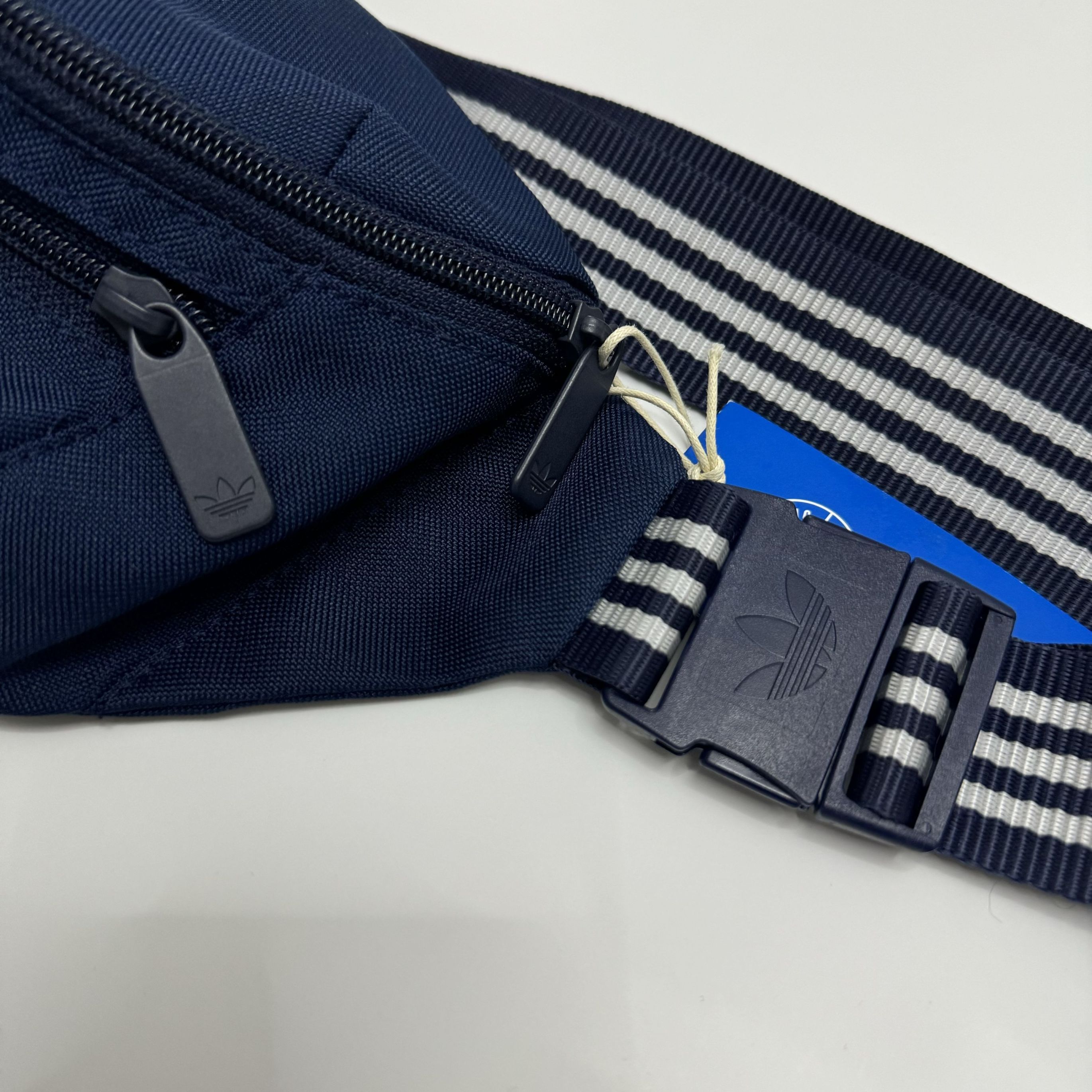 adi002-cangurera-azul-originals--22147  