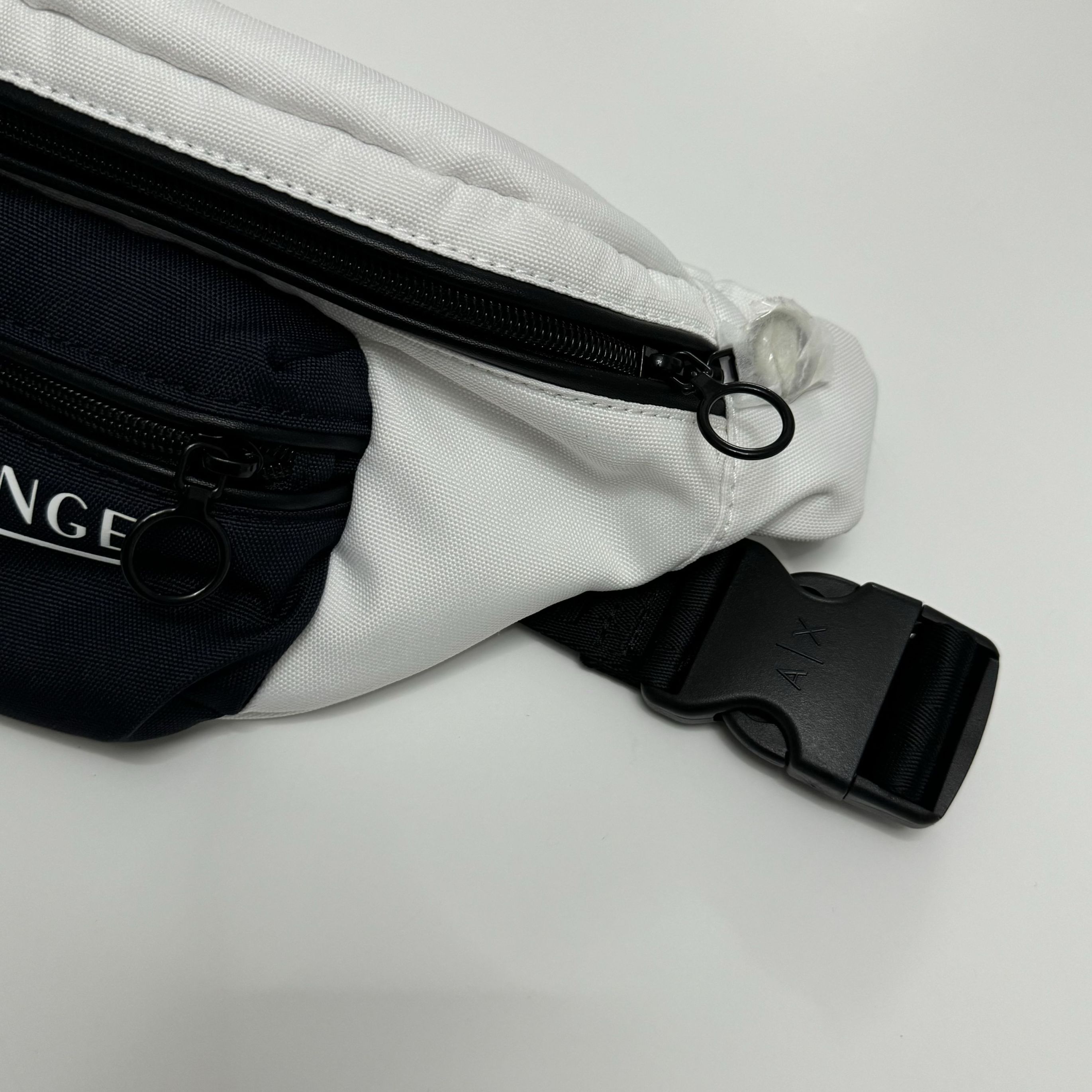 ax001-cangurera blanco con azul-  