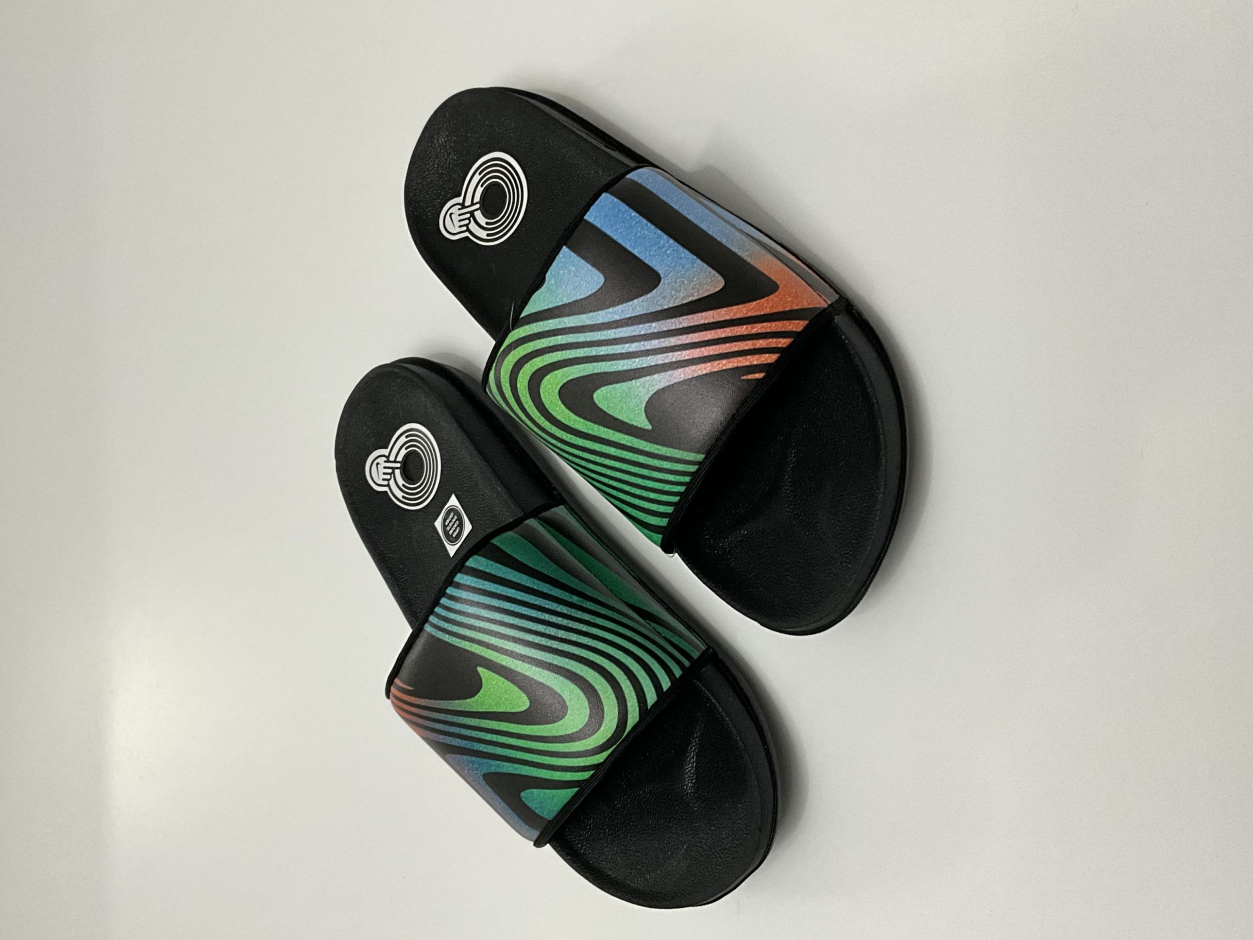 nike009-sandalia negra lineas verde y naranja-  